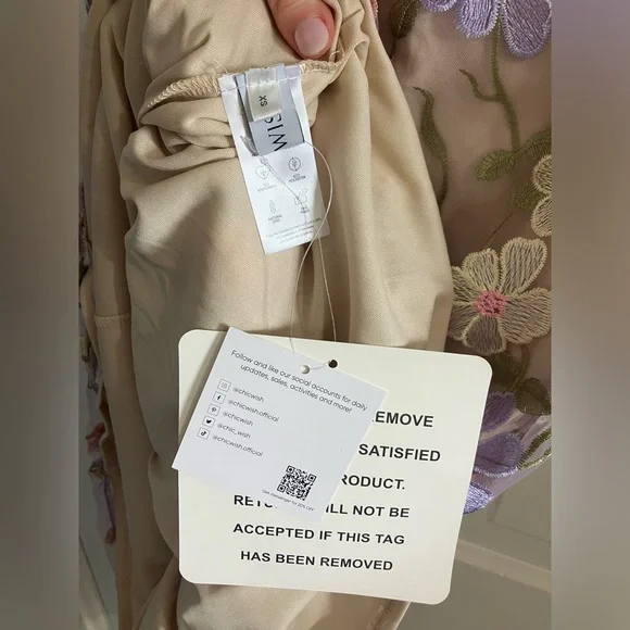 NWT Chicwish 3D Floral Dress - Picture 4 of 4